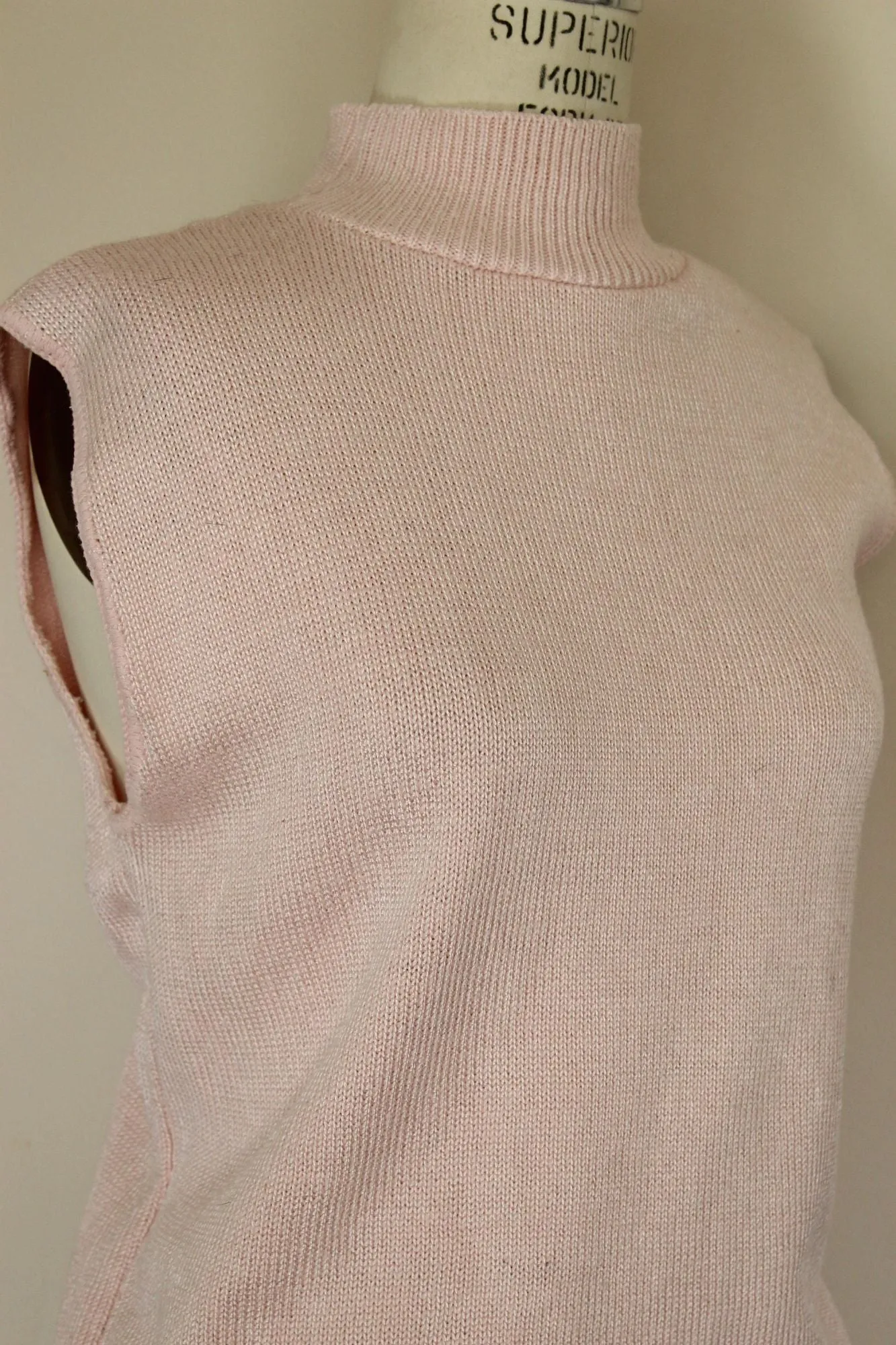 Vintage 1980s 1990s Pink Knit Mock Neck Sleeveless Sweater